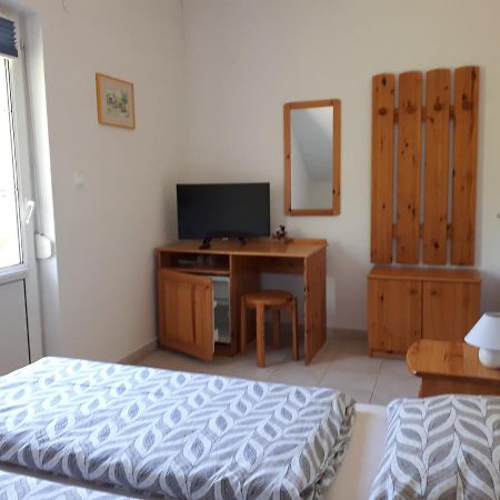 Borkuti Panzio Es Apartman Balatonszárszó Buitenkant foto