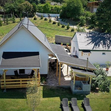 Borkuti Panzio Es Apartman Balatonszárszó Buitenkant foto
