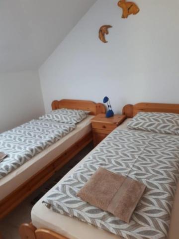 Borkuti Panzio Es Apartman Balatonszárszó Buitenkant foto