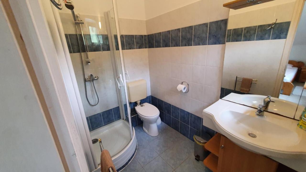 Borkuti Panzio Es Apartman Balatonszárszó Buitenkant foto