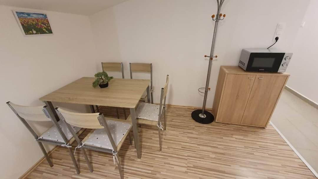 Borkuti Panzio Es Apartman Balatonszárszó Buitenkant foto