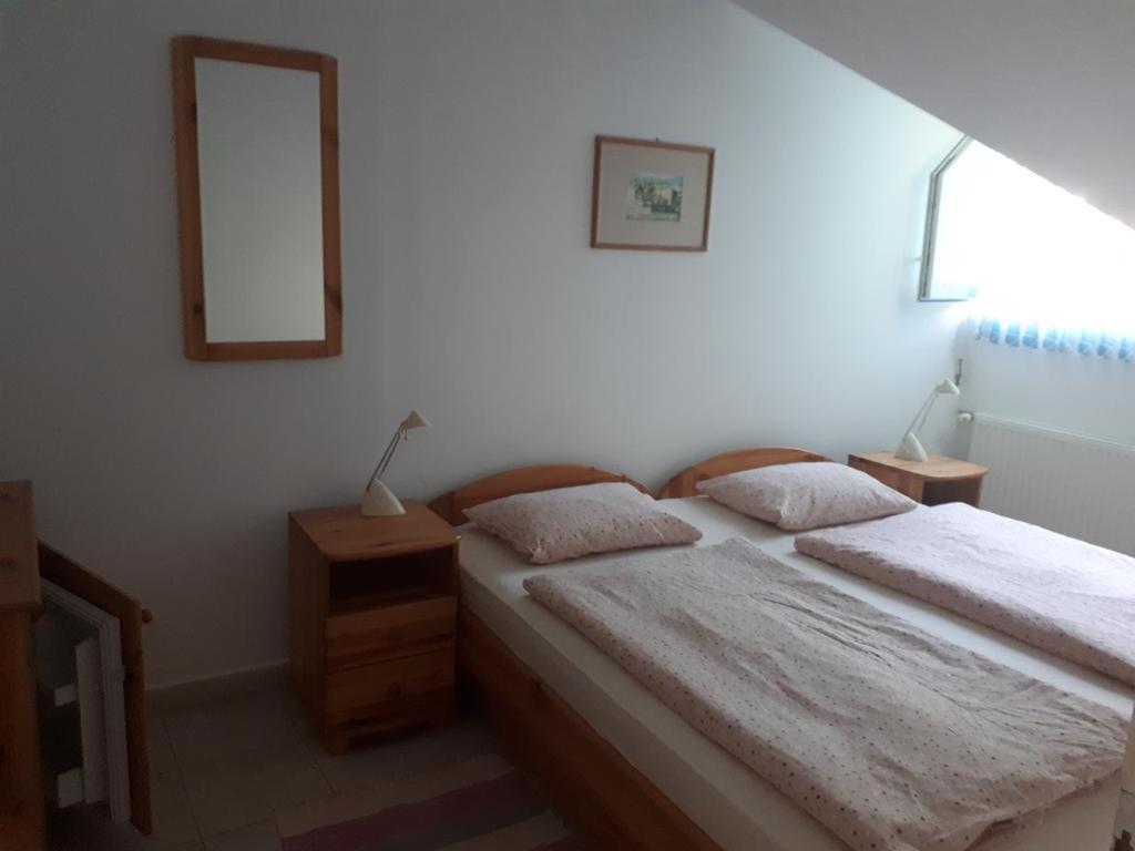 Borkuti Panzio Es Apartman Balatonszárszó Buitenkant foto