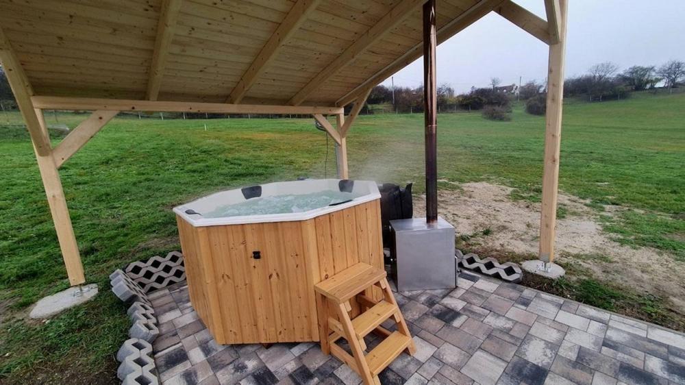 Borkuti Panzio Es Apartman Balatonszárszó Buitenkant foto