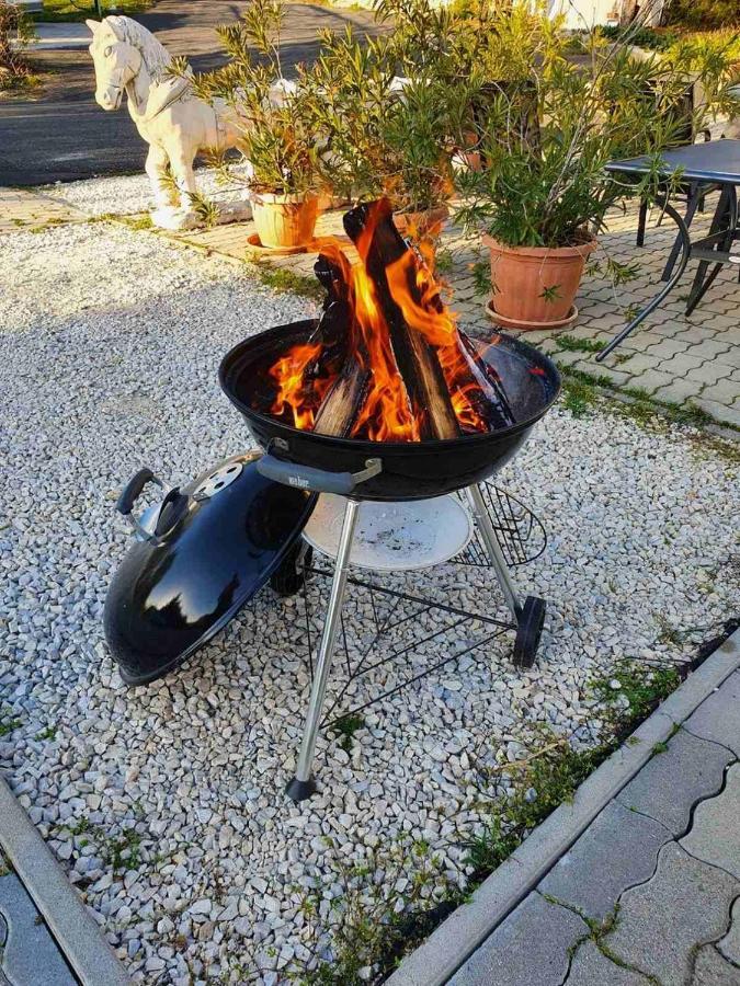 Borkuti Panzio Es Apartman Balatonszárszó Buitenkant foto